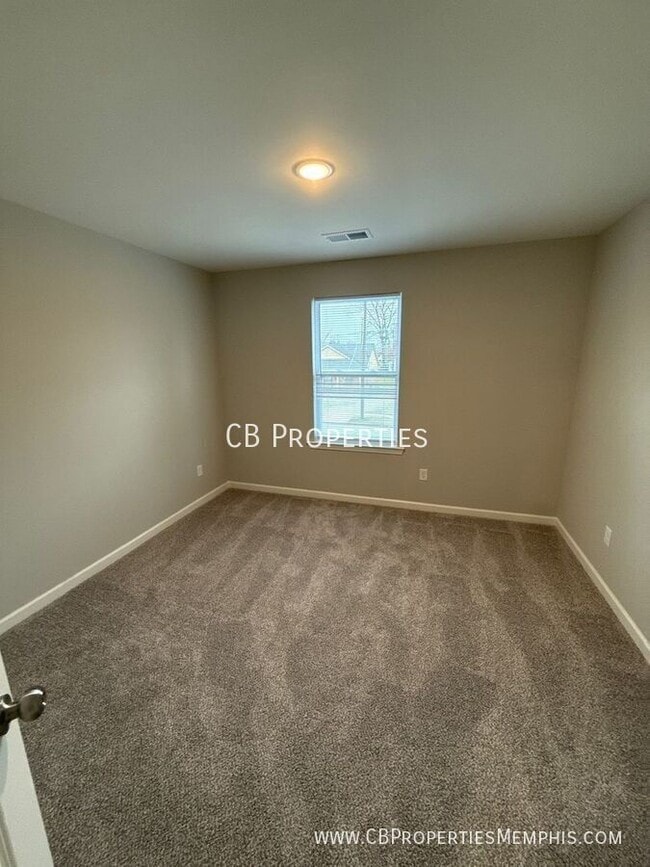 Building Photo - 639 N Dunlap St
