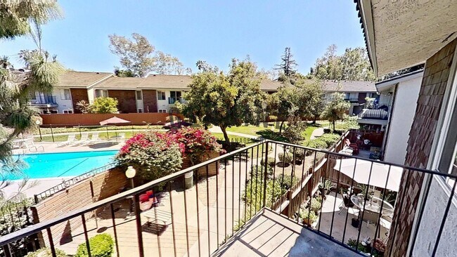 Building Photo - Stunning 2nd Story 3 Bedroom Condo in Woodlake Villas, La Habra