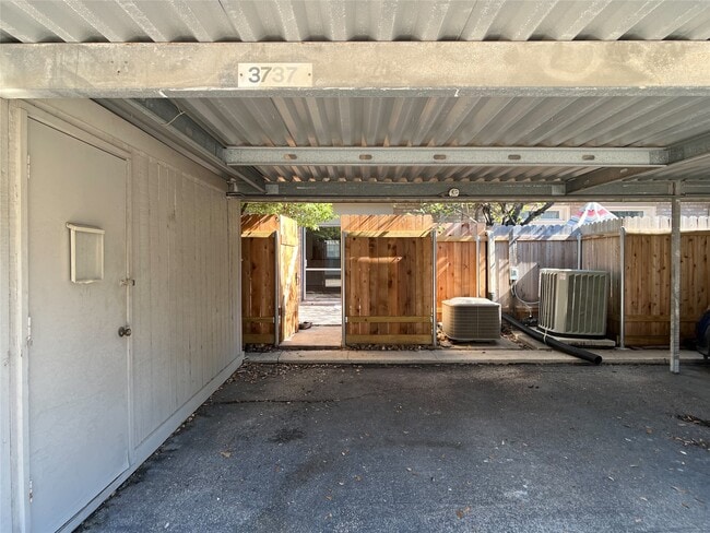 Building Photo - 3737 Wakeforest St