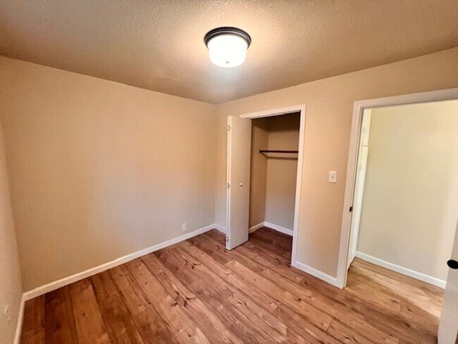 Building Photo - 2167