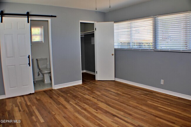 Building Photo - 1214 Stockwell Ln