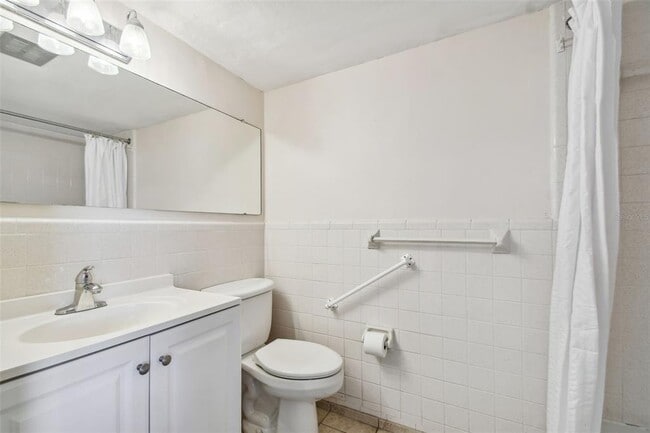 Building Photo - 610 Indian Rocks Rd N