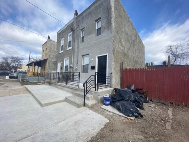 Building Photo - 925 N Markoe St