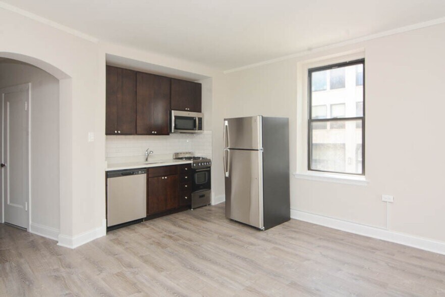 Building Photo - 3335 W Diversey Ave