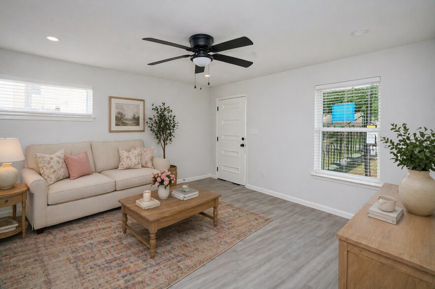 Building Photo - 1107 Shasta Ave W