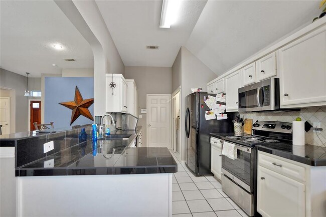 Building Photo - 1414 Chesterpoint Dr