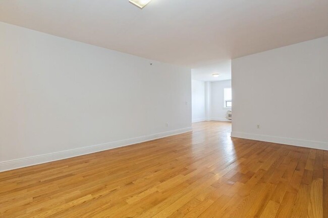 Building Photo - 809-815 22nd St