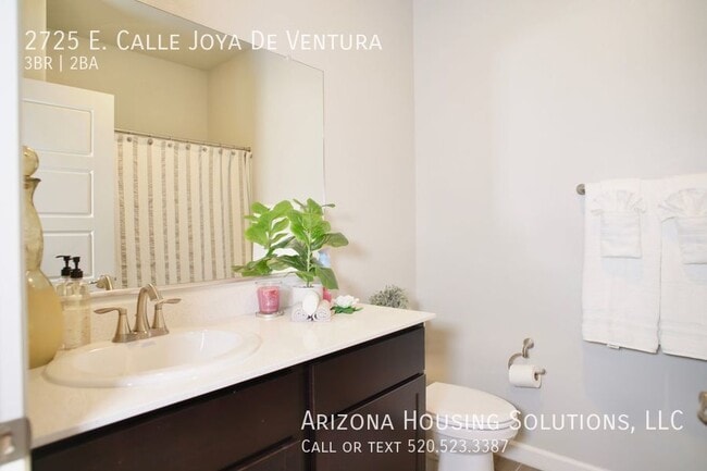 Building Photo - 2725 East Calle Joya de Ventura