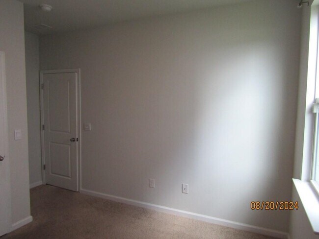 Building Photo - 2155 Ainsley Dr