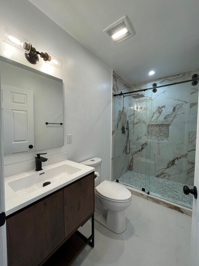 Building Photo - AVAILABLE NOW! 1+1 w/all appliances + private laundry! (21103 Mayall)