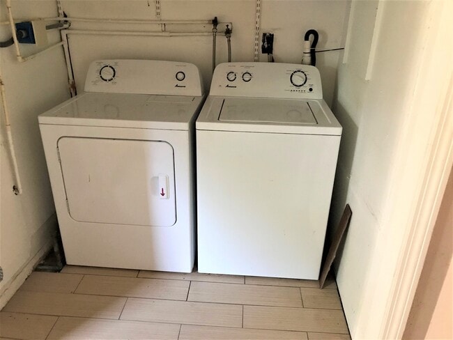 Building Photo - 5016 18th Ave S