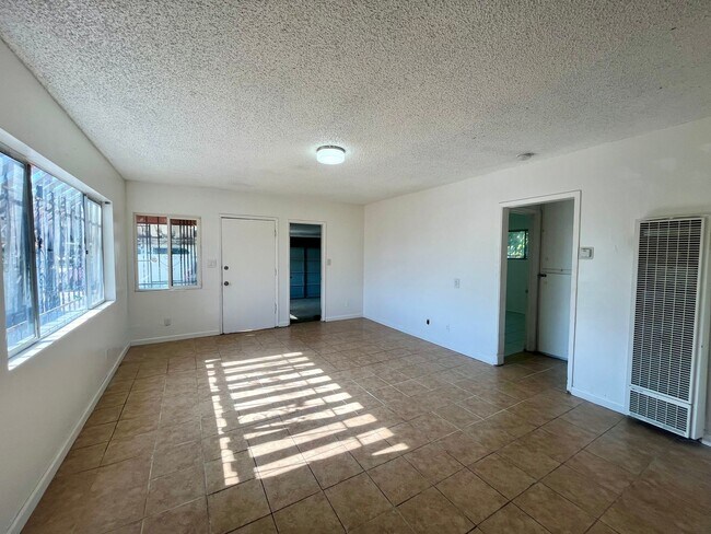 Building Photo - 719-21