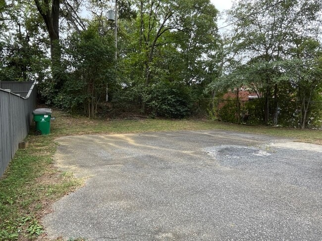 Building Photo - Convenient 2 Bedroom Duplex in SouthEnd