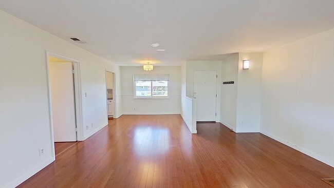 Building Photo - 2 Bed / 2 Bath Condo Uptown Santa Barbara