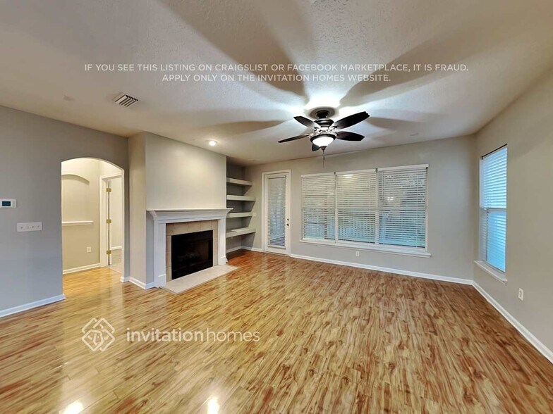 Building Photo - 260 Silver Glen Ave