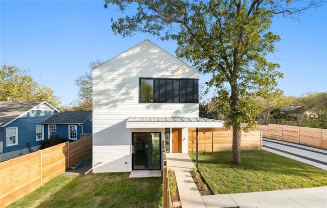 Building Photo - 2101 Thrasher Ln