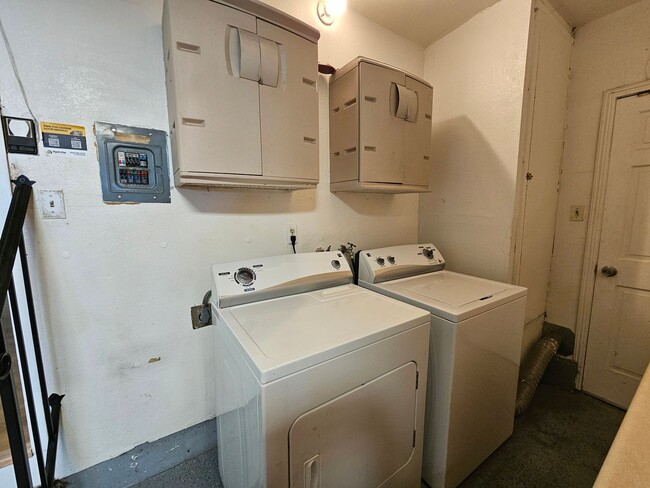 Building Photo - Spacious 4-Bedroom Home on the El Cerrito ...