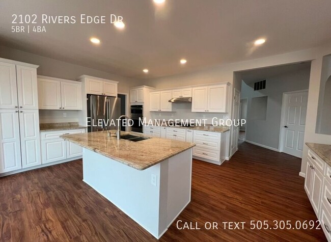 Building Photo - Spacious 5 Bedroom, Views, Refrigerated Ai...