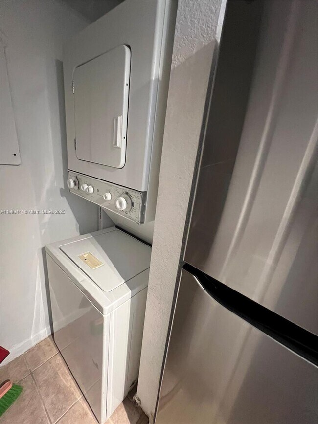 Building Photo - 770 Claughton Island Dr