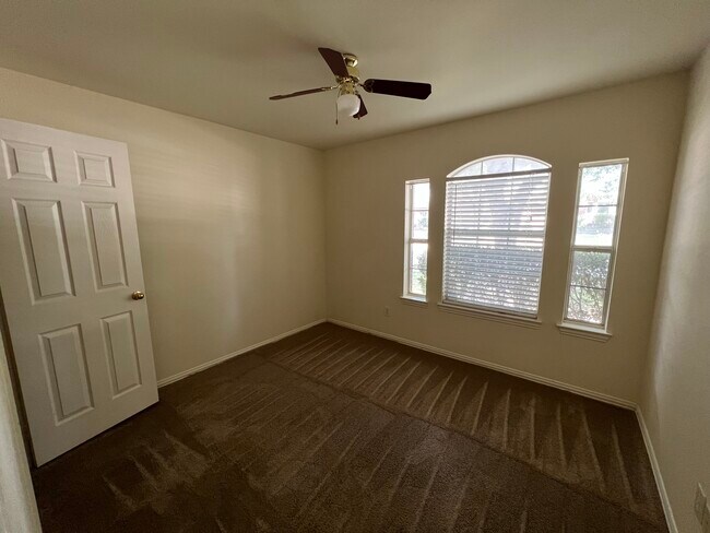Building Photo - 6109 Apache Dr