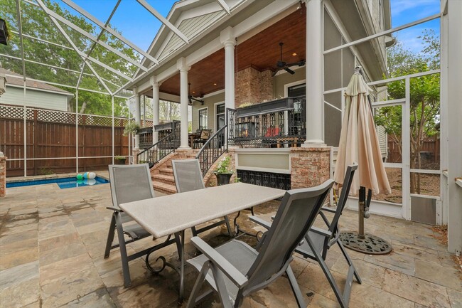 Building Photo - Refined Elegance Meets Modern Innovation i...