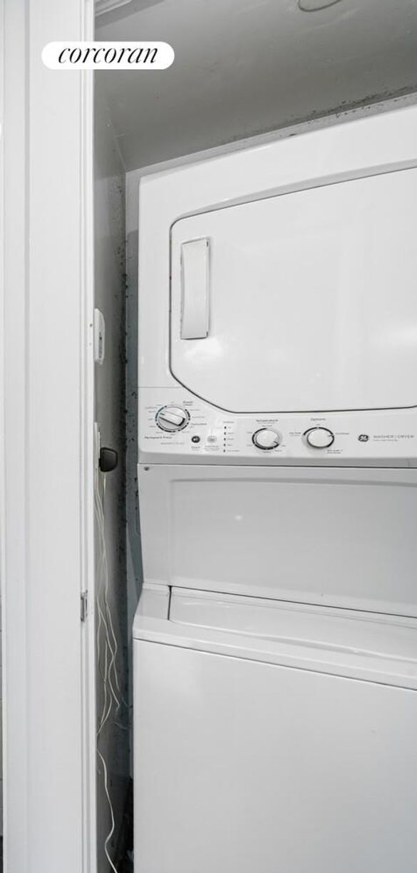 Building Photo - 23-33-33 31st Rd