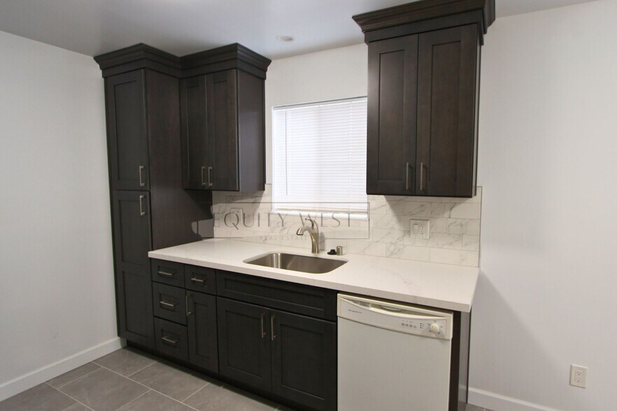 3508 - 3506 Suter St