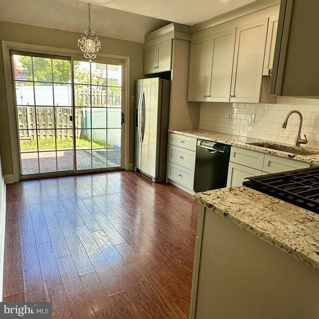 Building Photo - 22 Honey Locust Ln