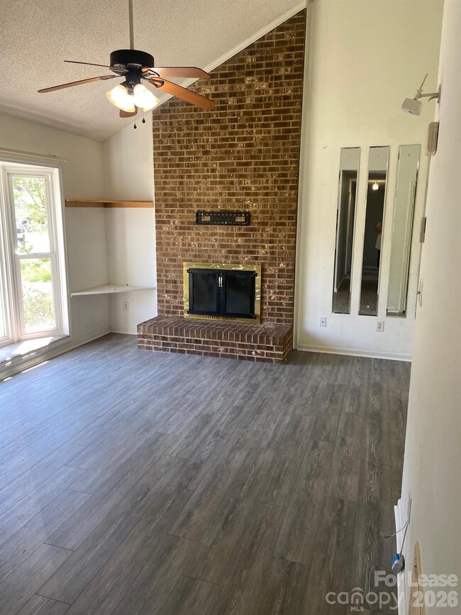 Building Photo - 6621 Pinta Ct