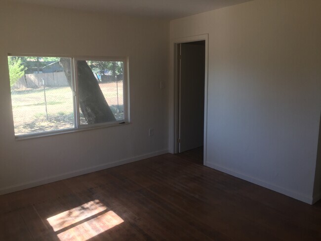 Master Bdrm - 4830 Virginia Ave