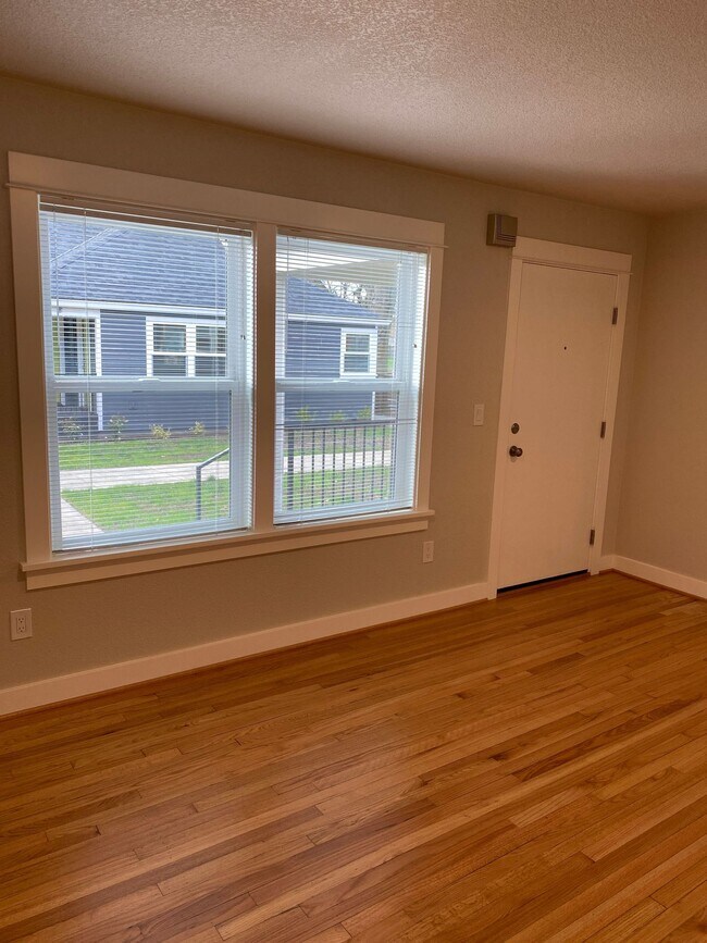 Building Photo - Modern Vintage Alberta Arts  1250sqft 1BR-...