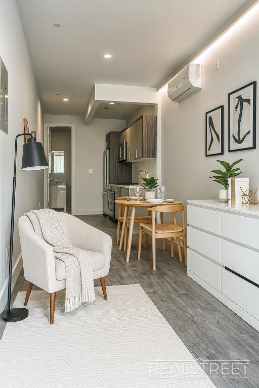 Building Photo - Modern New Studio in Bushwick!