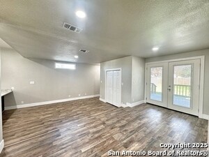 Building Photo - 159 S Hackberry Ave