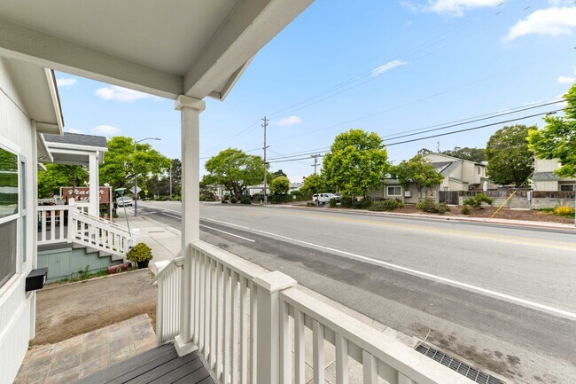 Building Photo - BRAND NEW HOME IN THE PLEASURE POINT AREA OF SANTA CRUZ. $3,750 Per Month