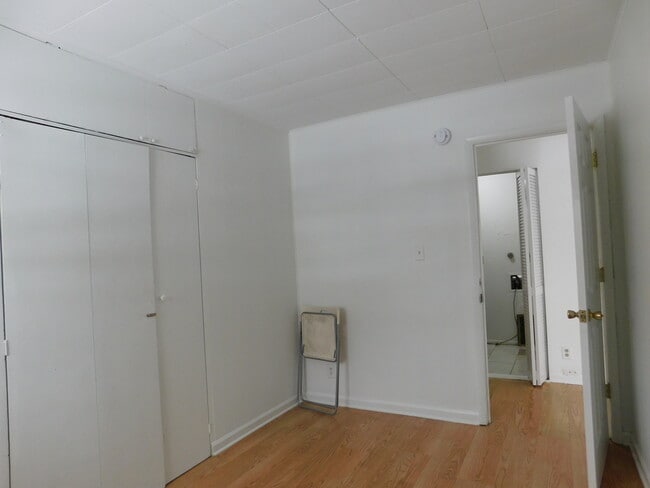 Building Photo - 33 Hawthorne Ln