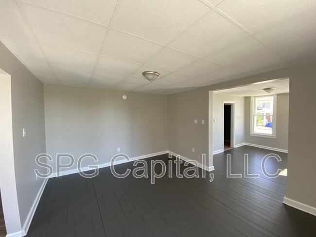 Building Photo - 110 N York St