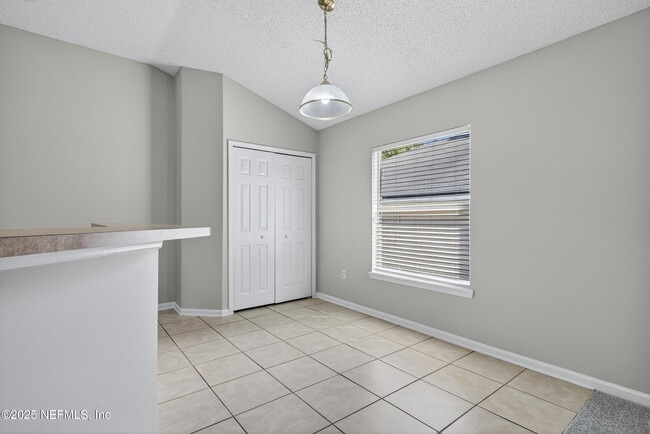 Building Photo - 2821 Cross Creek Dr