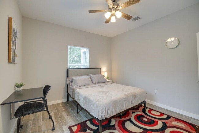 Building Photo - 3523 Bain St