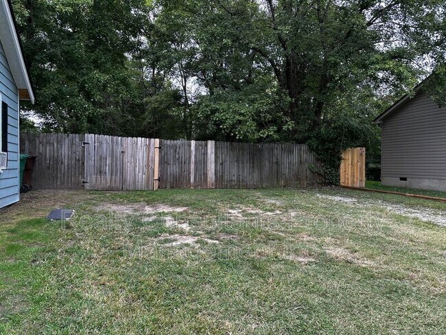 Building Photo - 313 Druid St