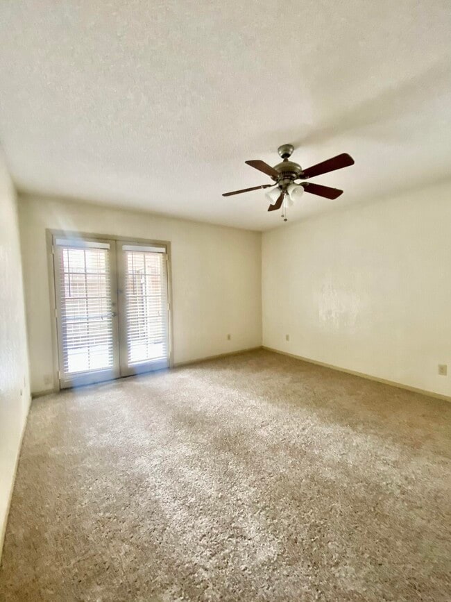 Building Photo - 4433 N Stanton St