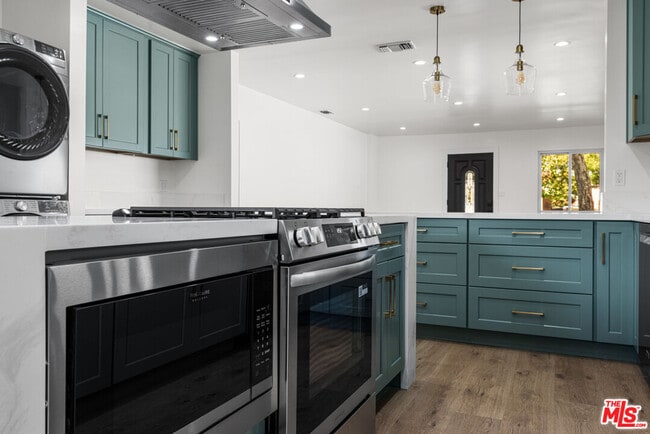 Building Photo - 238 Thorne St