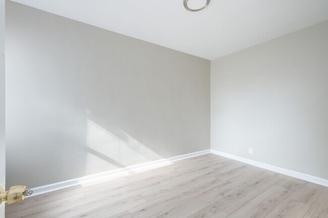 Building Photo - 3400 Reach St