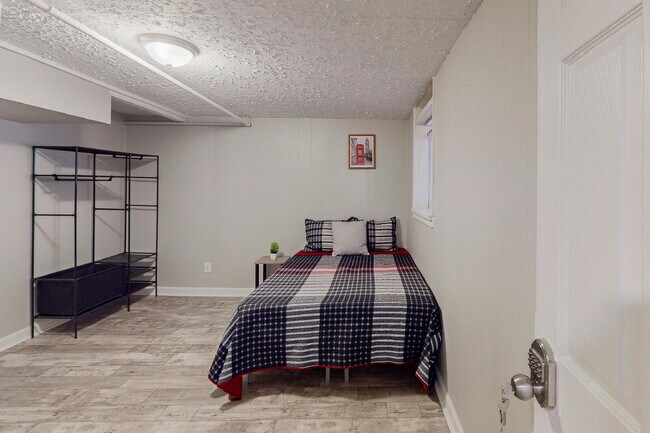Building Photo - THE LINCOLNDALE | Spacious & comfortable Ellenwood house featuring a dining area designed for con...
