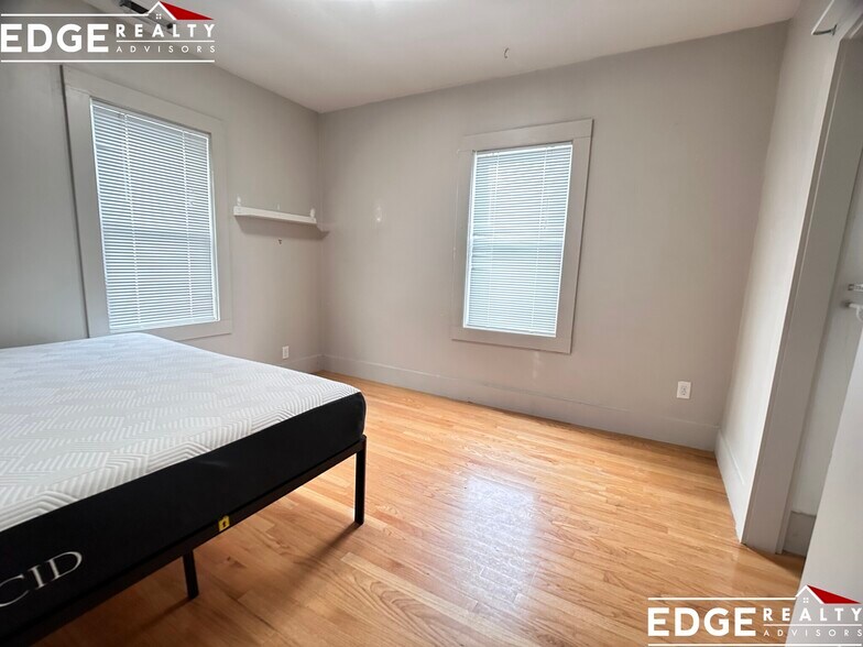 Building Photo - 11 Greylock Rd