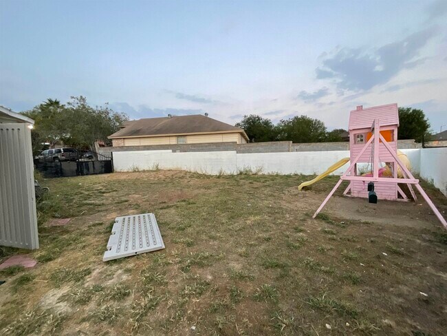 Building Photo - 915 Rutledge Dr