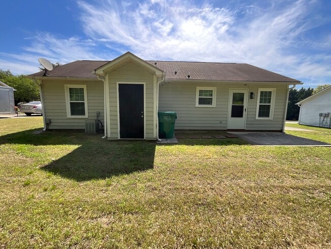 Building Photo - 2709 Ingleside Dr