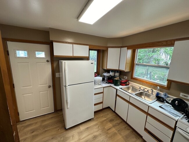 Building Photo - 203 Bonnie Brae Ave