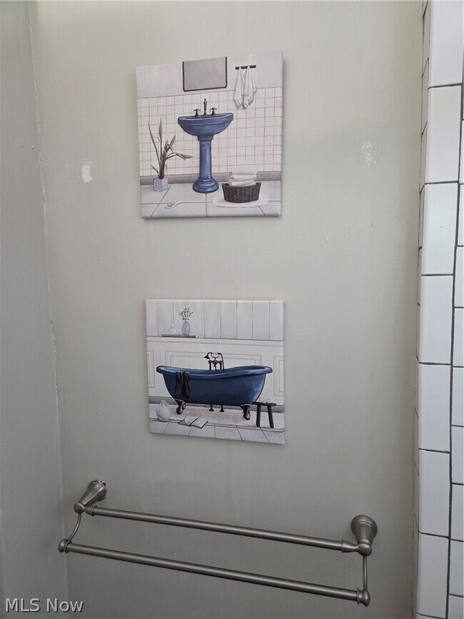 Building Photo - 1450 E 110th St