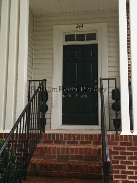 Building Photo - 244 Village Square Dr