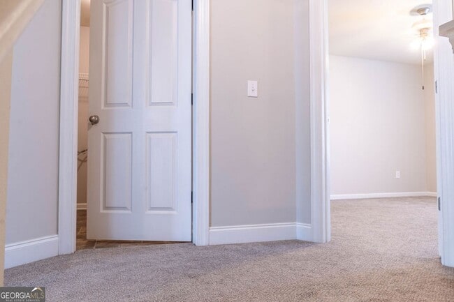 Building Photo - 2046 Barberry Dr